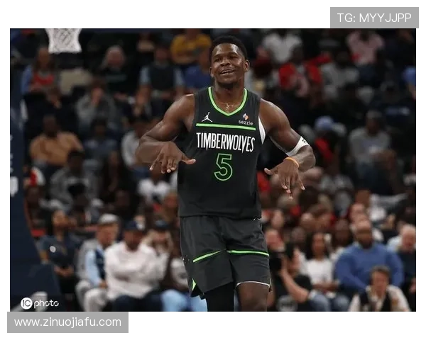 爱德华兹爆发砍下41分7板末节连得5分率队力克对手拿下关键胜利